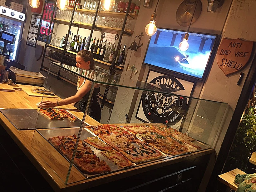 פיצות ב-GOONS