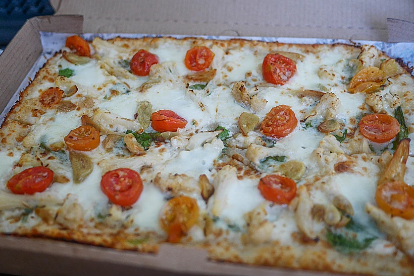 מלכת השוק, דומינוס