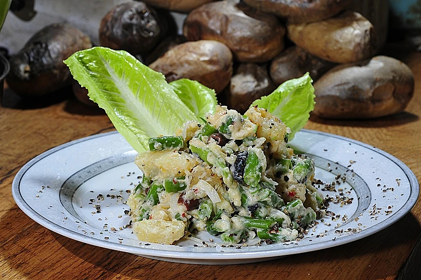 סלט ניסואז, מסעדת זכאים