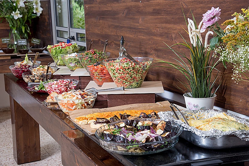 ארוחת הבוקר בדליה, זוהר בדשא