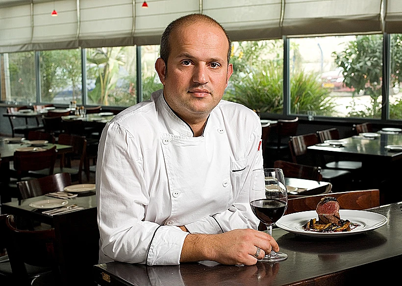 שף מוטי אוחנה, מסעדת החצר