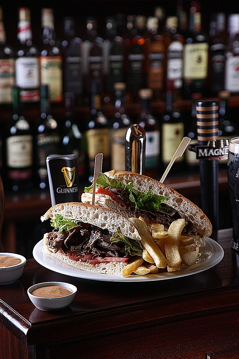 כריך רוסטביף, מולי בלומס