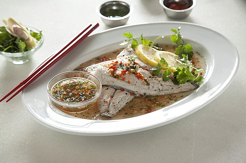 דניס מאודה במסעדת EAST