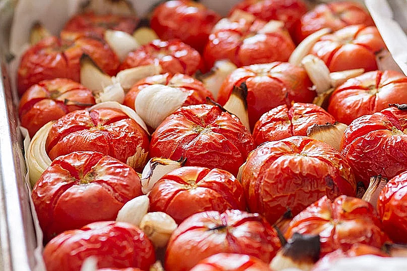 עגבניות צלויות עם שום