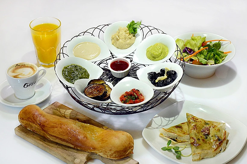 ארוחת בוקר טבעונית קפה גרג