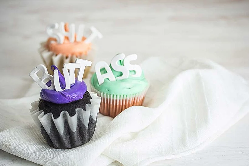 עוגות מעליבות