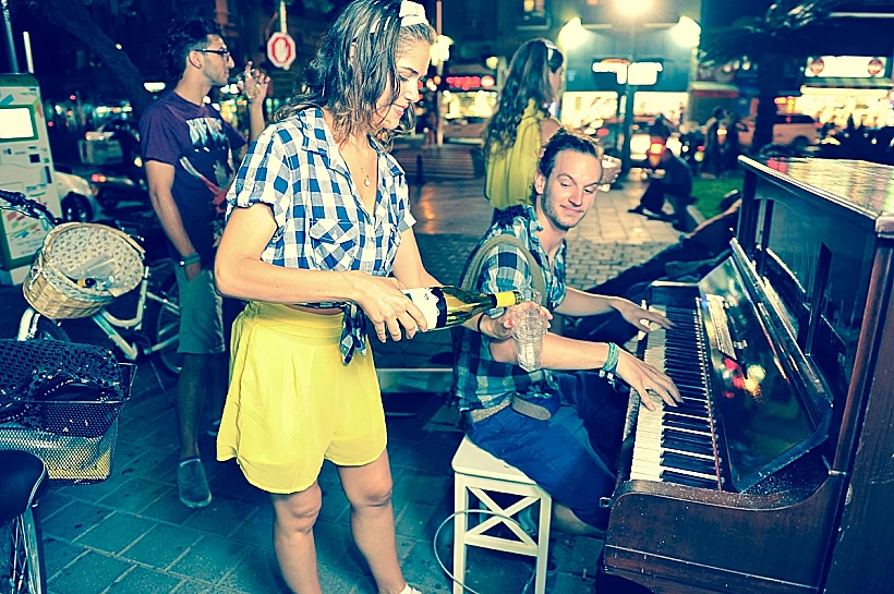 נפגשים עם פסנתר