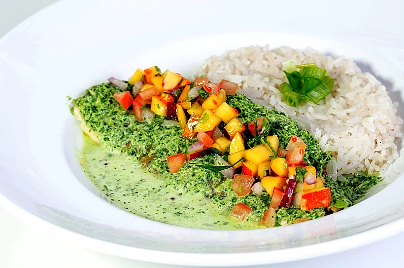 תבשיל קארי ירוק עם בורי וירקות בליווי אורז מאודה