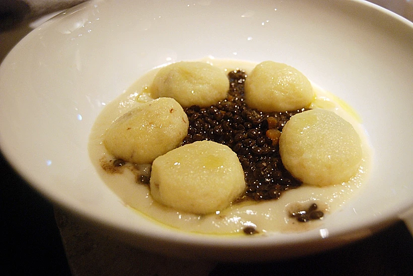 ניוקי במילוי צלי עם עדשים במסעדת יפו תל אביב