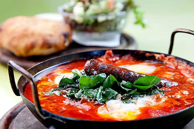 שקשוקה בבאגסי ביסטרו בר (עליונה)