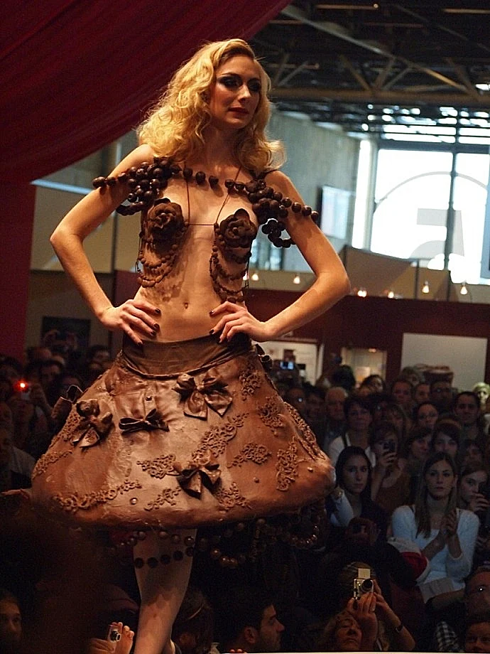 SALON DU CHOCOLAT - תצוגת אופנה על טהרת השוקולד