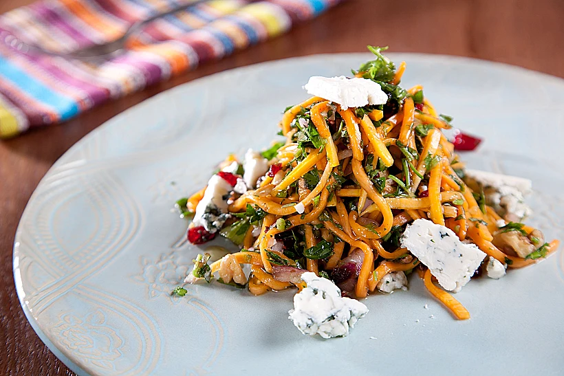 סלט דלעת טרייה וגורגונזולה