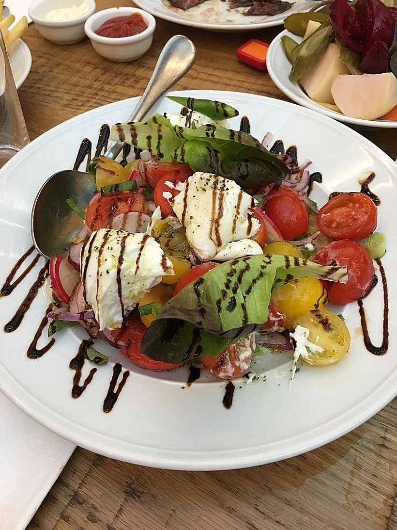 מי היה מאמין שנמצא את הסטייק הכי טעים בקניון?