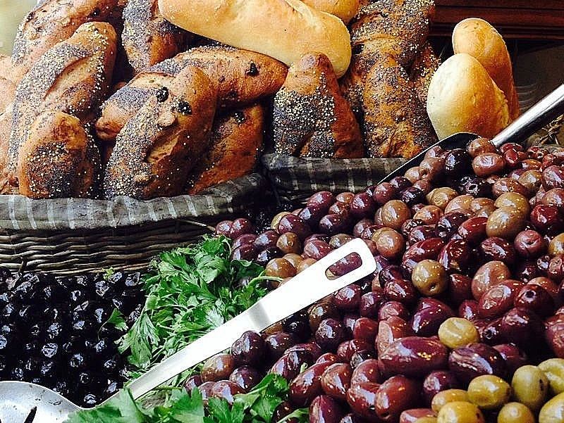 זיתים ולחמים