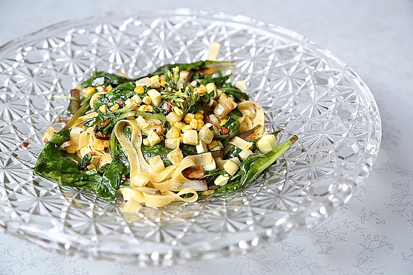 פסטה מקמח תירס עם תרד וזוקיני