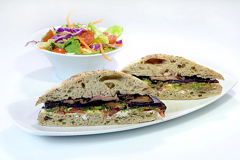 כריך ירקות קלויים קפה גרג