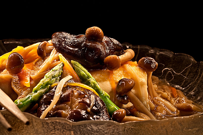 פטריות מלך היער ברוטב מיסו (ארינגי קינוקו מיסו אאה)