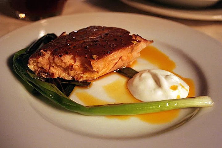 צדפות עם רוטב יין לבן וירקות שורש - מסעדת ויקי כריסטינה