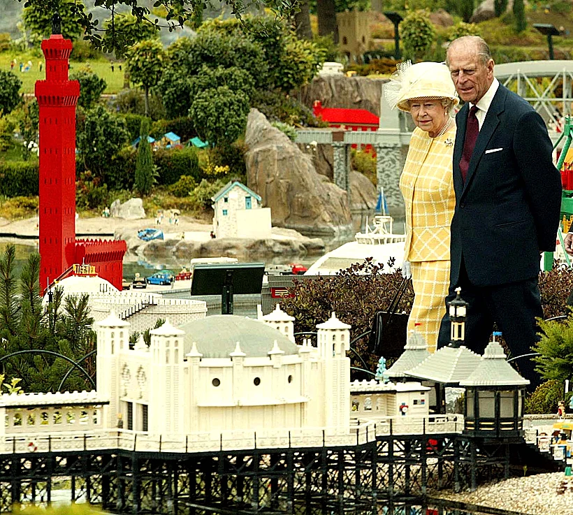 המלכה מבקרת בלגולנד בווינדזור.2003