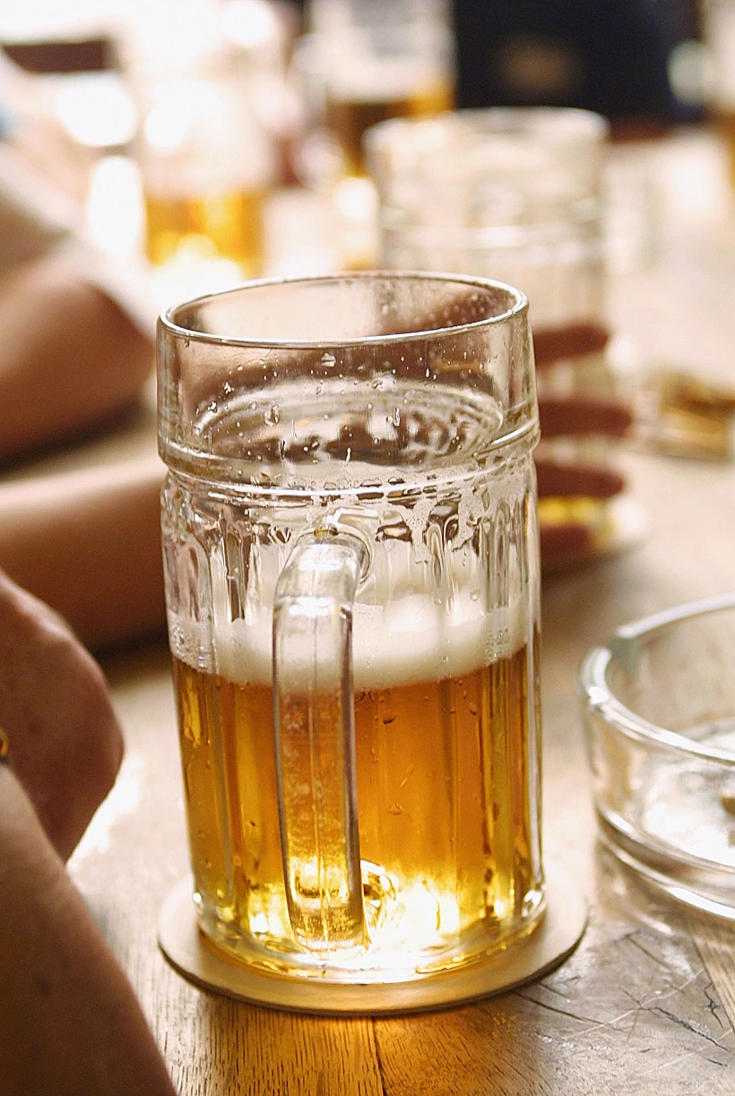כוס בירה בפראג