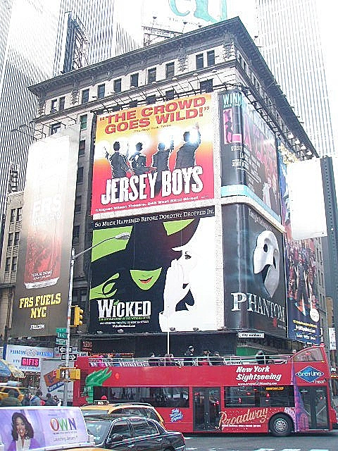 הצגות תאטרון