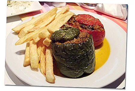 עגבניה ופלפל ממולאים, נפפוליו, פלופונס, יוון