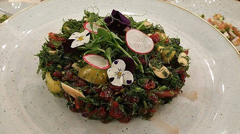 טרטר טונה, מסעדת עלה גפן