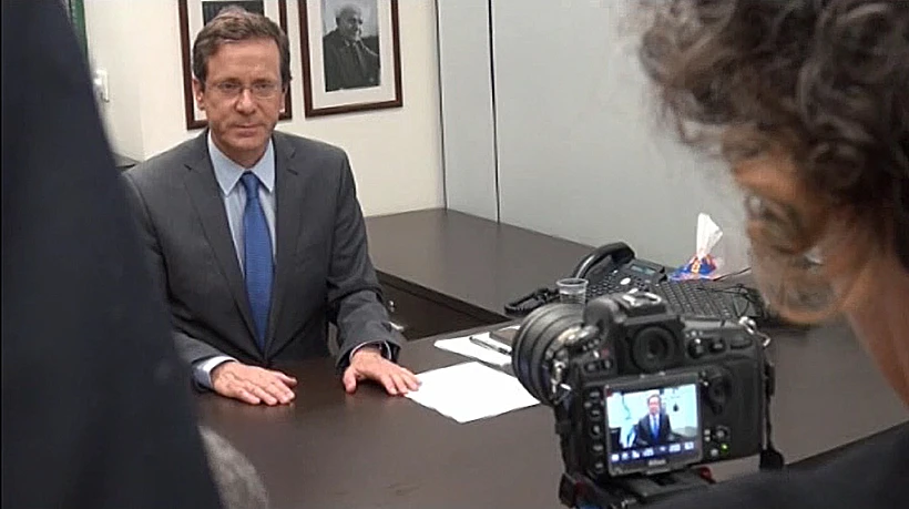 יצחק הרצוג בנאום מוקלט, יום לפני הבחירות, מתוך הסרט 