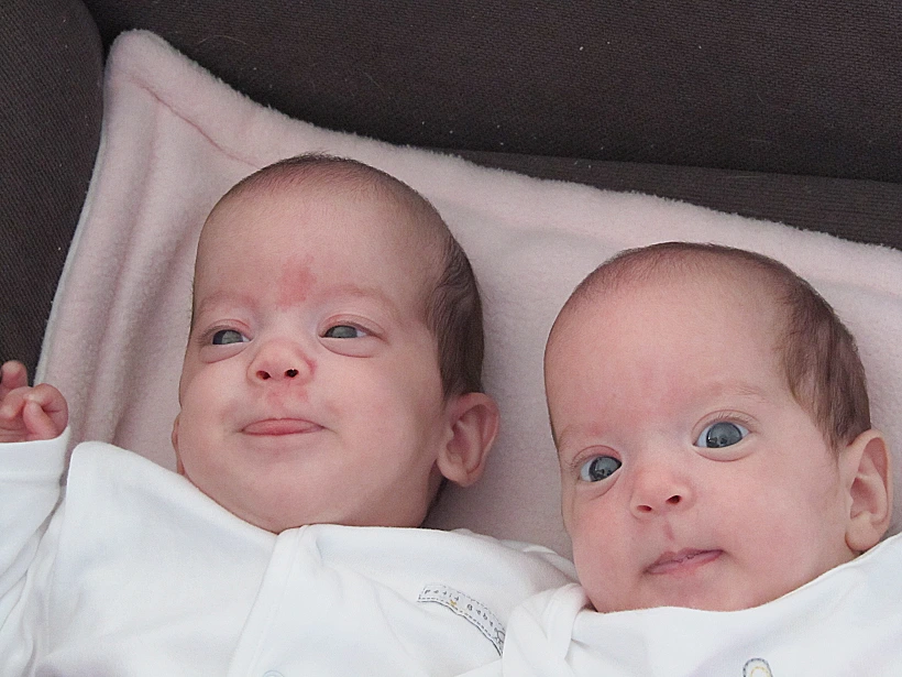 עפרי ועמית לוי, בנות חמישה חודשים