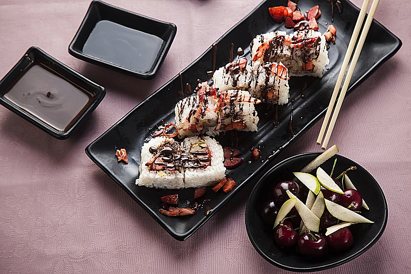 סושי פירות בזיגוג שוקולד