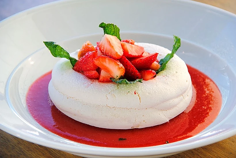 פבלובה עם סורבה תות ותותים