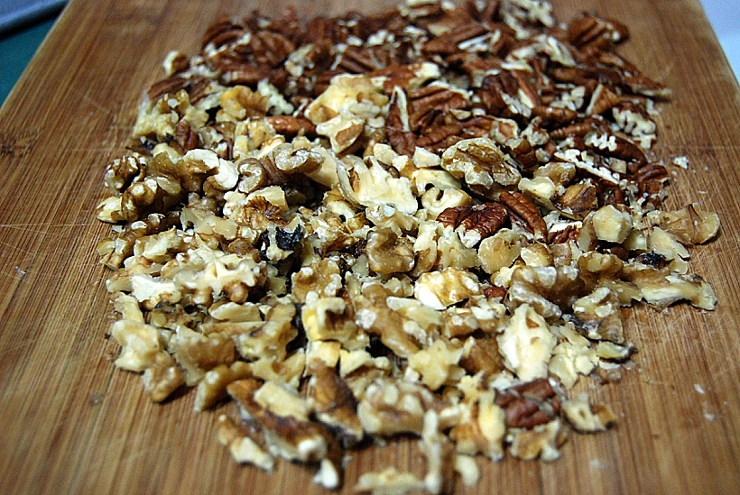 כדורי פקאן בציפוי אבקת סוכר