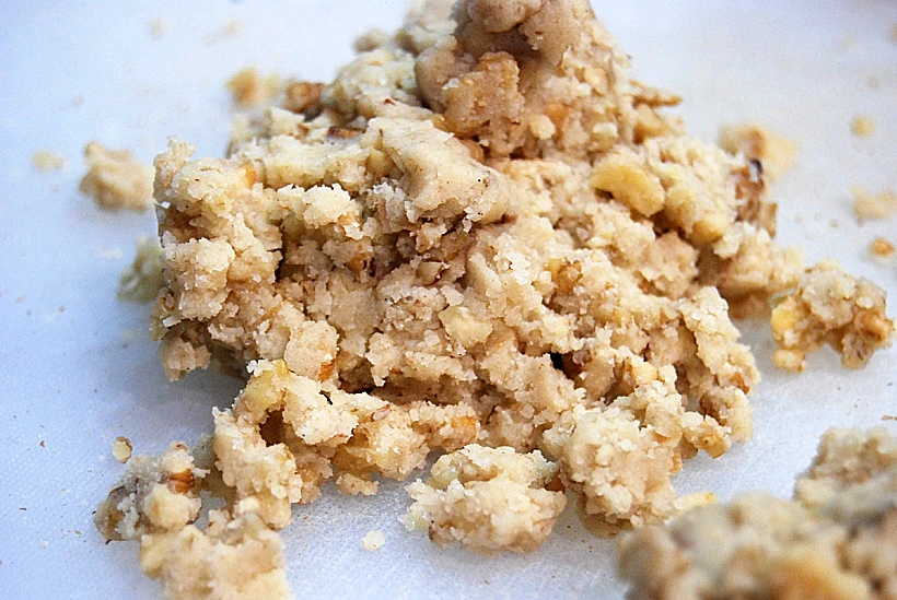 כדורי פקאן בציפוי אבקת סוכר