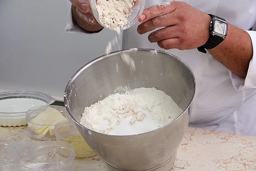 הכנת סופגניות - מיקי שמו