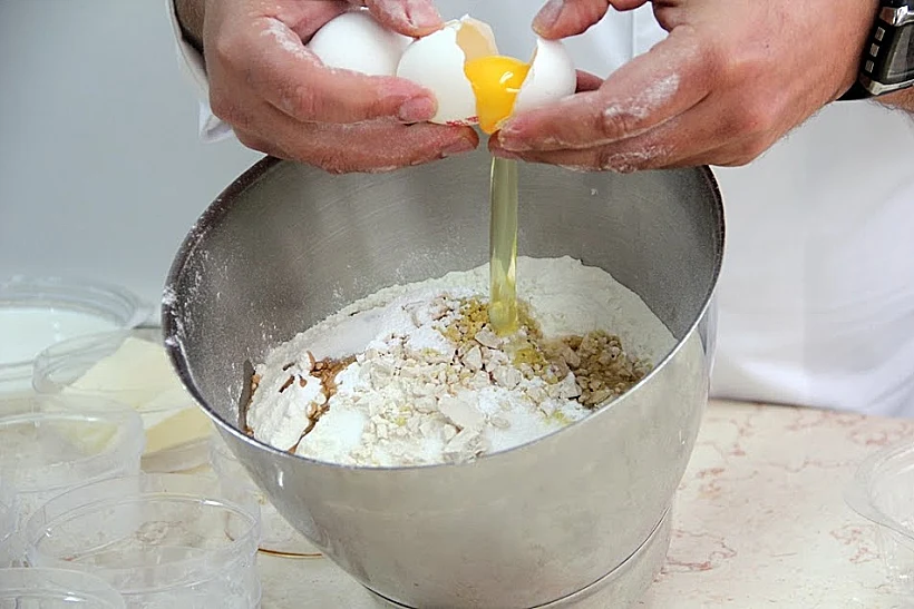 הכנת סופגניות - מיקי שמו