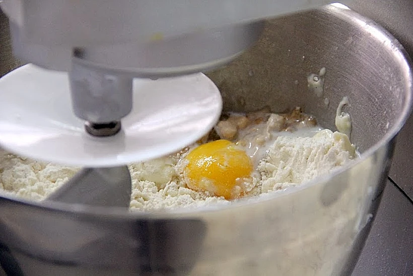 הכנת סופגניות - מיקי שמו