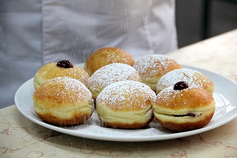 הכנת סופגניות - מיקי שמו