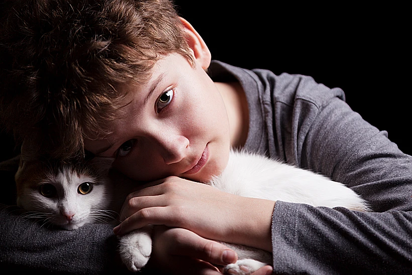 ילד עם בעל חיים