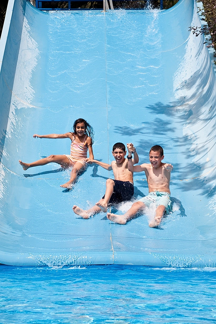 פארק נחשונית מגלשת מים