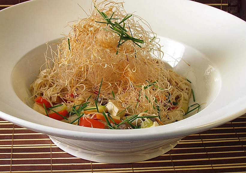 מוקפץ אטריות אורז