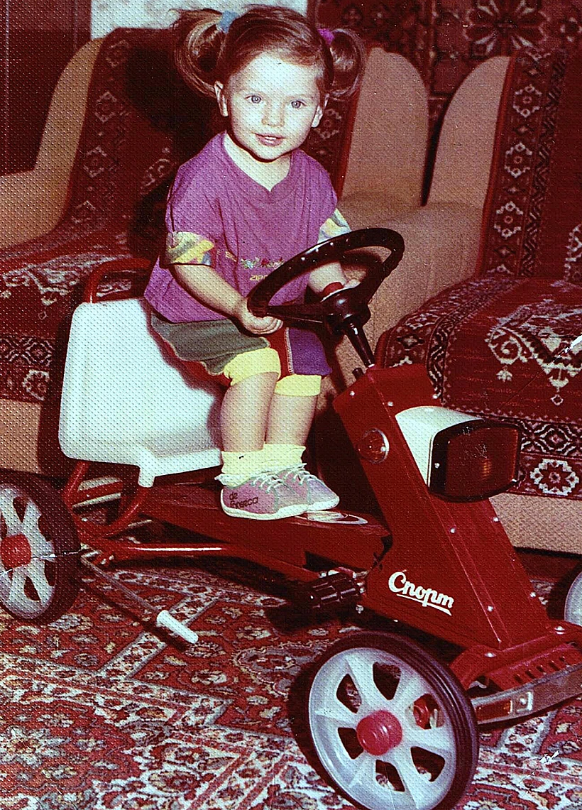 תמונות ילדות של כריסטין, היפה והחנון, עונה