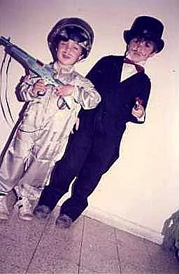 תמונות ילדות של אלון בלומנטל, היפה והחנון, עונה שנייה