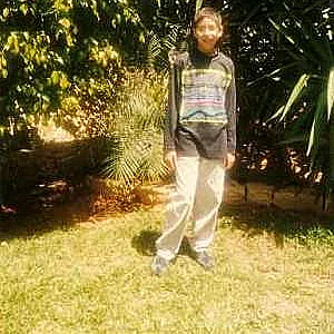 תמונות ילדות של אלון, מתוך התוכנית היפה והחנון, עונה שנייה