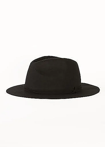 עומר קינן מהאח: עולמה צר? לא מסכימים! היא יודעת להתלבש