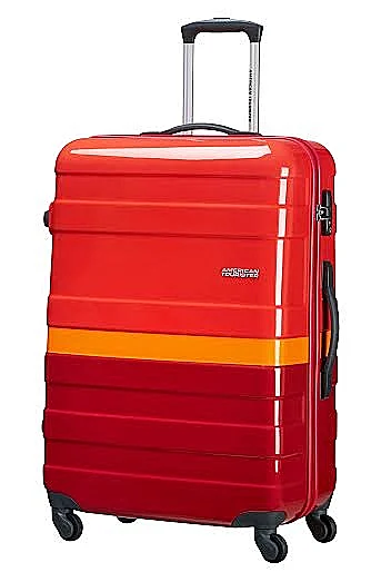 עומר קינן מהאח: עולמה צר? לא מסכימים! היא יודעת להתלבש