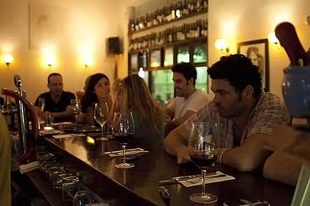 בר היין מתושלח, כתבה על ברי יין מתחם עולם היין תמונה בגודל מותאם אישית, ותמונה ראשית ולהפניות בכתבה על איך לשתות