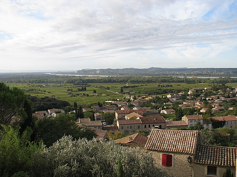 הנוף מפסגת הכפר שאטונף דו פאפ לכתבת טיול בפרובאנס
