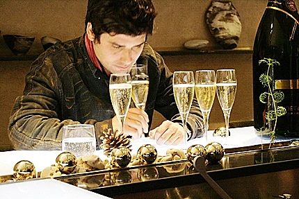 אבירם כץ סומלייה מסעדת טוטו לראיון בעולם היין תמונה ראשית והפניות