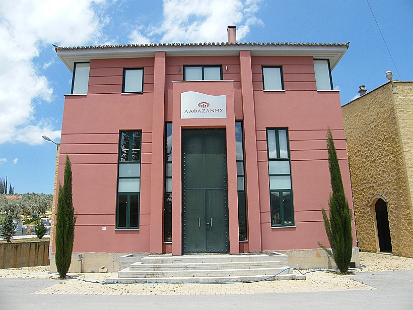 כרמים על רקע הר ביוון תמונה בגודת מותאם אישית