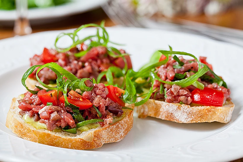 , כתבה על ברי יין מתחם עולם היין תמונה בתוך הכתבה על כל הרוחב